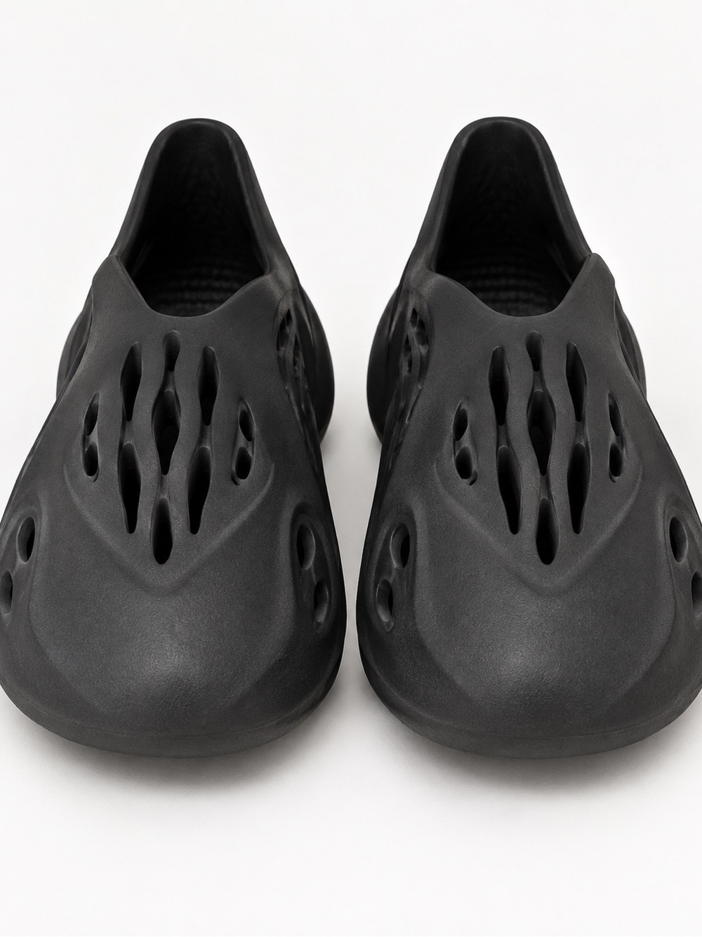 Yeezy Foam Runner Black / Onyx Size 6.5